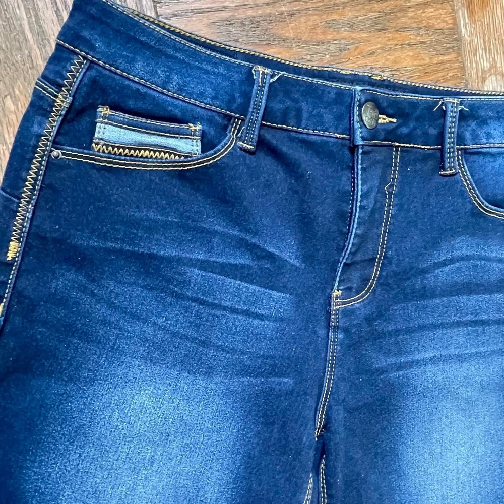 New THORN size 12 Navy blue denim mid-rise shorts with yellow stitching - Picture 3 of 7